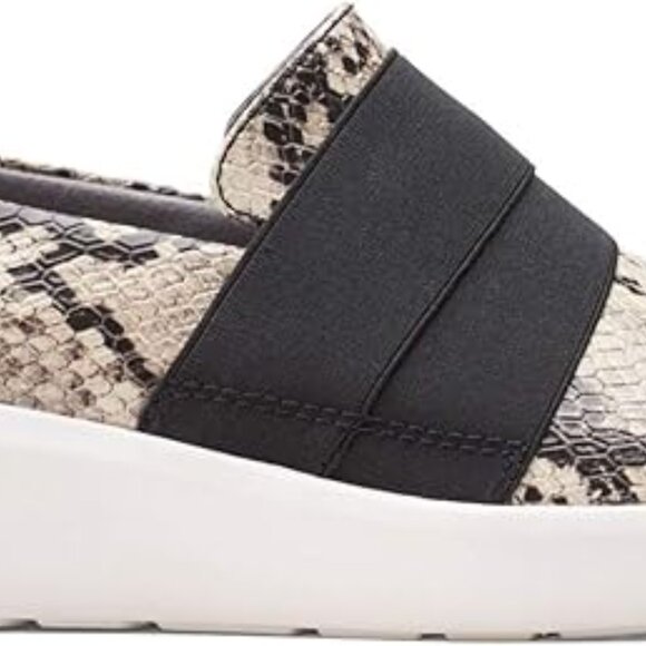 NWT - Clarks Women’s Kayleigh River Taupe Snake Slip-On Loafers - Size 10 - Picture 2 of 7